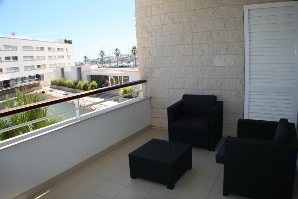 Marina De -